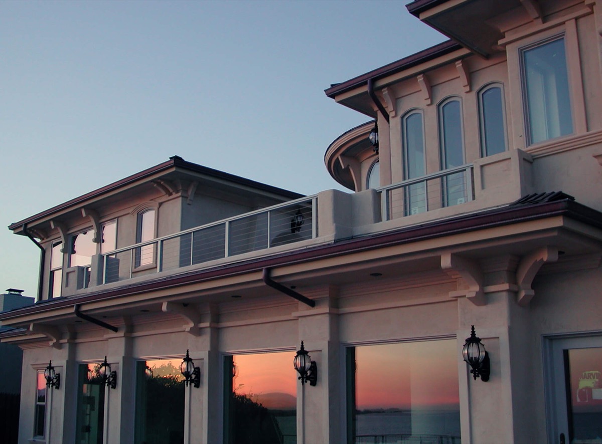 Beach house balcony cable railing